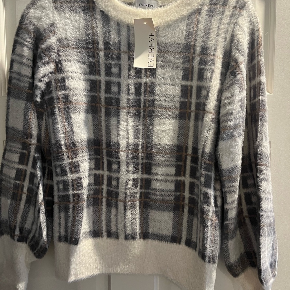 Evereve Women's Cozy Plaid Sweater - Cream and Gray